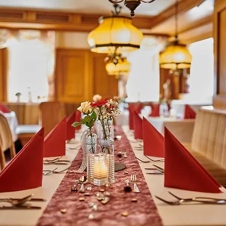 Zur Post Hotel 3*